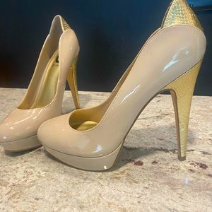 Guess cream and gold stilettos